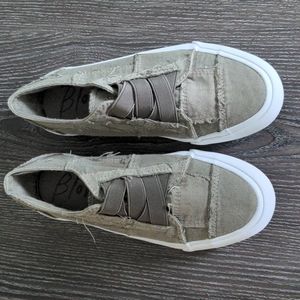 Low rise blowfish sneakers